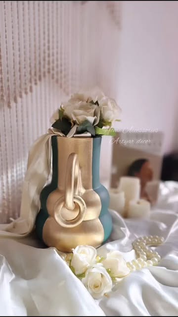 گلدان گوشواره‌ای دو رنگ